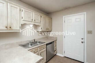 5841 Hickory Cmns in Memphis, TN - Building Photo - Building Photo