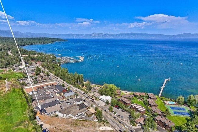 395 N Lake Blvd in Tahoe City, CA - Building Photo - Building Photo