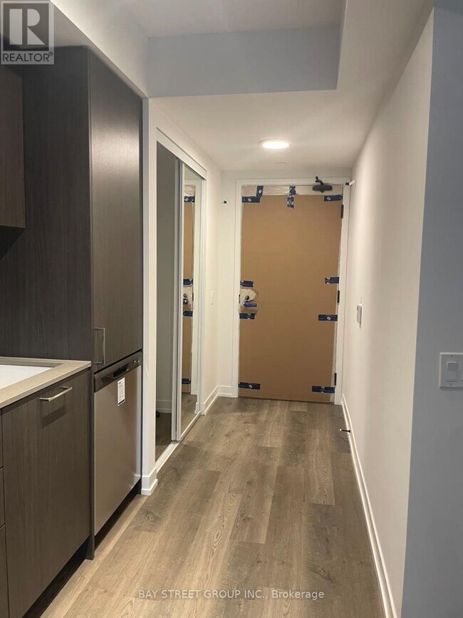 195 Commerce St in Vaughan, ON - Building Photo - Building Photo