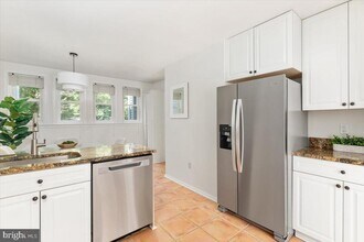 2086 Lake Audubon Ct in Reston, VA - Building Photo - Building Photo