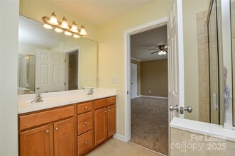 2184 Belle Vernon Ave in Charlotte, NC - Building Photo - Building Photo