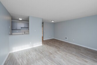 Alba Gardens in Kent, WA - Building Photo - Building Photo