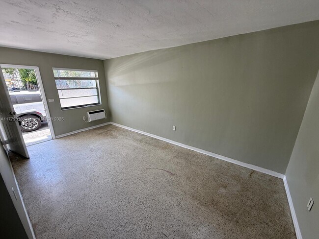 990 SW 4th St in Miami, FL - Building Photo - Building Photo