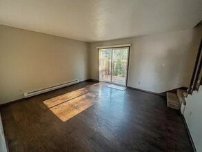 349 SE Chicago St in Albany, OR - Foto de edificio - Building Photo