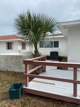 1215 N Atlantic Ave in New Smyrna Beach, FL - Foto de edificio - Building Photo