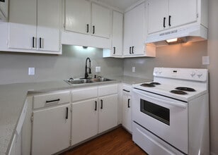 Edgewood Apartments in Butner, NC - Foto de edificio - Building Photo