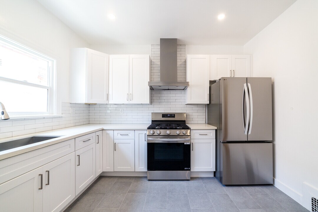 246 S Sycamore Ave in Los Angeles, CA - Building Photo