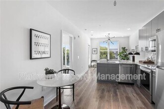 525 Parkway Dr NE in Atlanta, GA - Building Photo - Building Photo