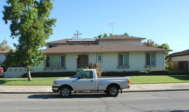 991 Wren Dr in San Jose, CA - Building Photo - Building Photo