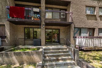 45 8E Av in Montréal, QC - Building Photo - Building Photo