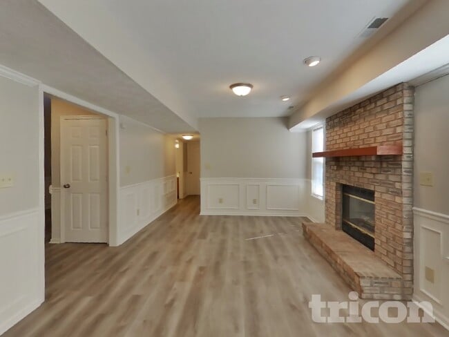 7396 Autumn Ct in Avon, IN - Foto de edificio - Building Photo