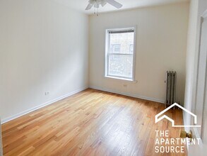 3924 N Pine Grove Ave in Chicago, IL - Building Photo - Building Photo