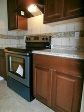 5669 Birchmont Dr-Unit -F in Houston, TX - Building Photo - Building Photo