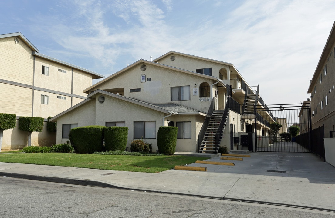Yukon Gardens in Hawthorne, CA - Foto de edificio