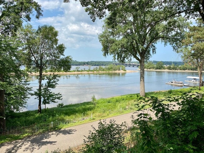 1050 Front St in Hudson, WI - Building Photo - Building Photo