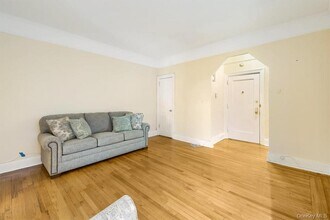 663 Locust St in Mount Vernon, NY - Foto de edificio - Building Photo