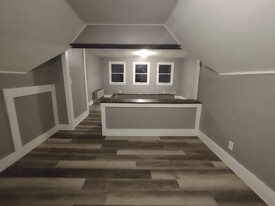 48 Laurel St in Newport, NH - Building Photo