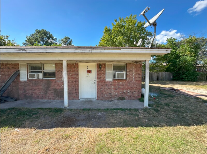 363 State Hwy 75 N in Huntsville, TX - Building Photo