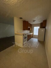 570 S Richmond Ave in Hanford, CA - Building Photo - Building Photo