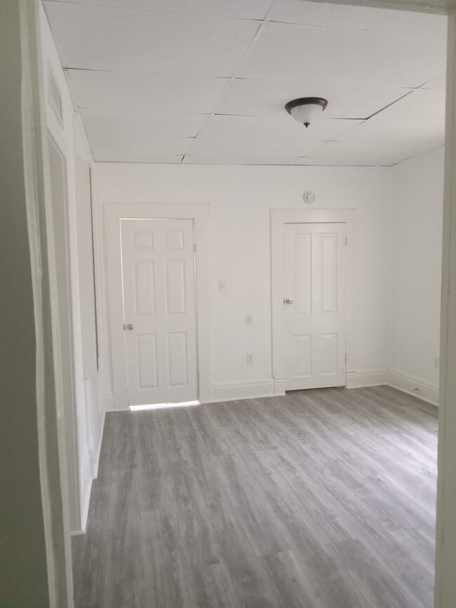 690 Avenue E-Unit -B in Beaumont, TX - Building Photo - Building Photo
