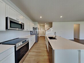 300 Pne Hl Ct in Delaware, OH - Building Photo - Building Photo