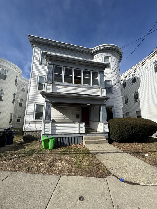 71 Foster St in Boston, MA - Building Photo