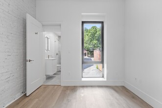 1580 Beacon St, Unit 1 in Brookline, MA - Foto de edificio - Building Photo