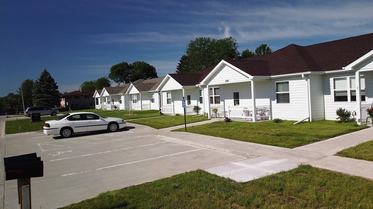 Oak Park Senior Living in Muscatine, IA - Foto de edificio