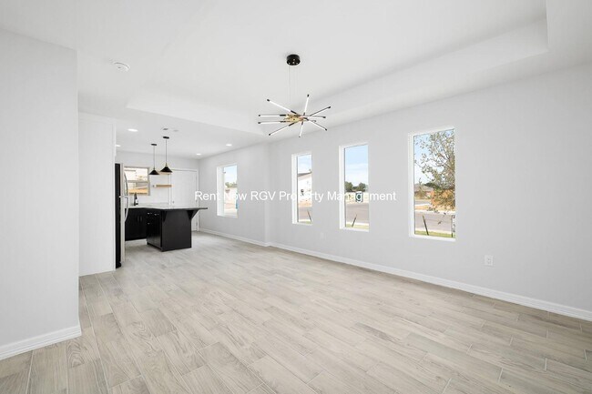 3604 Frio Ave, Unit 1 in McAllen, TX - Foto de edificio - Building Photo