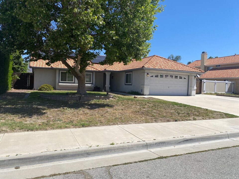 1637 Trinity Way in San Jacinto, CA - Building Photo