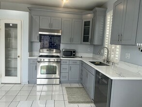 10327 Eclipse Ct in Garden Grove, CA - Building Photo - Building Photo