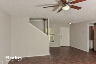 13391 Greenstone in San Antonio, TX - Building Photo - Building Photo