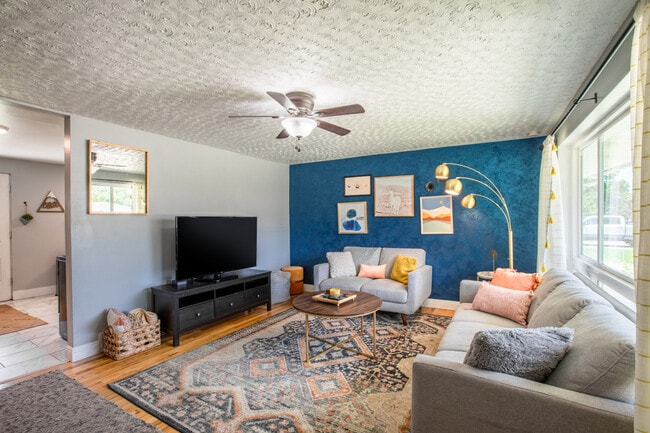 1020 E Diamond Way in Sandy, UT - Building Photo - Building Photo