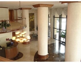 10185 Collins Ave in Bal Harbour, FL - Foto de edificio - Building Photo