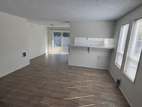 555 Panda Loop in Eugene, OR - Building Photo - Building Photo