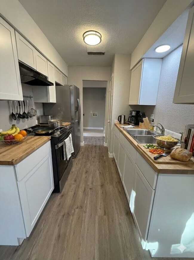 7201 Colony Park Dr in Austin, TX - Building Photo - Building Photo