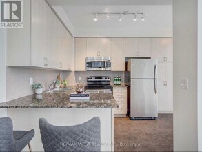 225-3225 Webb Dr in Mississauga, ON - Building Photo - Building Photo