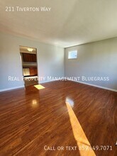 211 E Tiverton Way in Lexington, KY - Building Photo - Building Photo