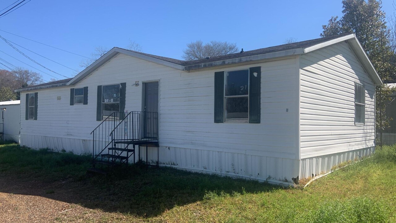 1110 College Cir S in Tifton, GA - Building Photo