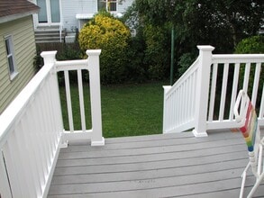 9 Graywood Rd, Unit B1 in Port Washington, NY - Foto de edificio - Building Photo