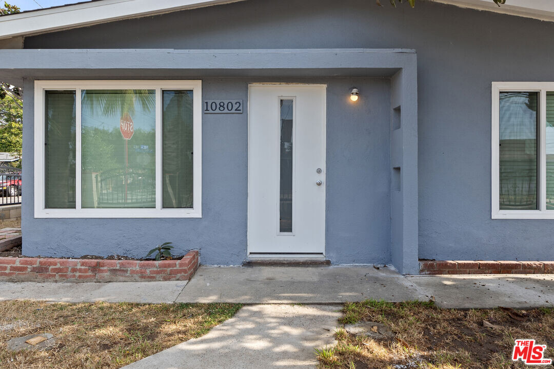 10802 Doty Ave in Inglewood, CA - Building Photo