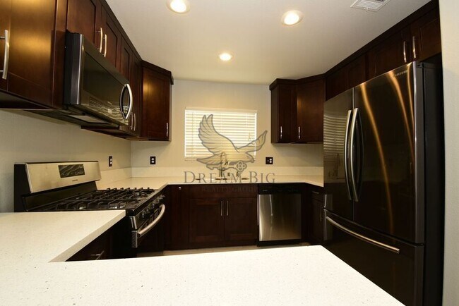 10524 Autumn Pine Ave in Las Vegas, NV - Building Photo - Building Photo