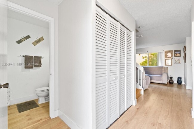 6235 SW Kendale Lakes Cir in Miami, FL - Foto de edificio - Building Photo