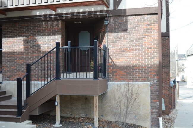 328 N Allen St, Unit 1 in Madison, WI - Building Photo - Building Photo