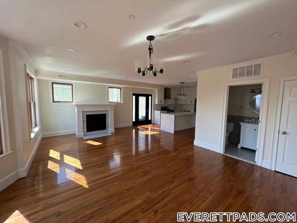 74 Union St in Everett, MA - Building Photo