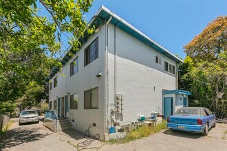 2030 Essex St in Berkeley, CA - Foto de edificio - Building Photo