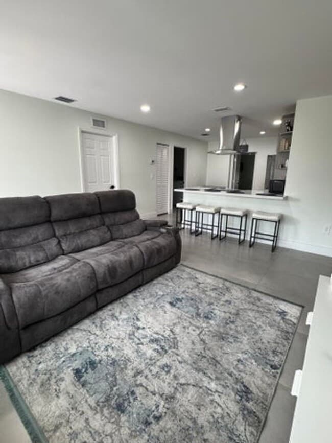 2314 Pinecrest Ct in West Palm Beach, FL - Building Photo - Building Photo