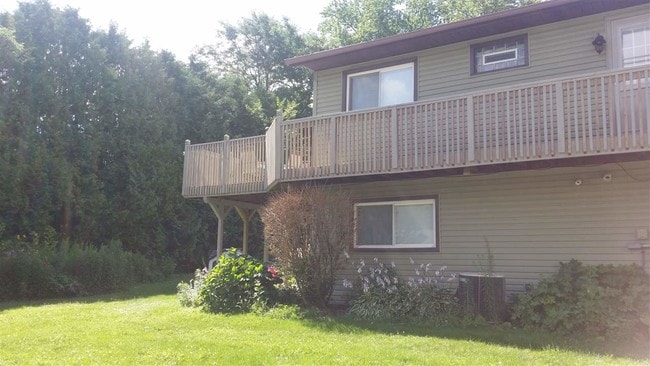 301 Melody Ln in Verona, WI - Foto de edificio - Building Photo