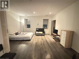 25 Main St in Cambridge, ON - Building Photo