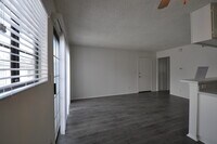 5921 Whitsett Ave, Unit 209 in Los Angeles, CA - Building Photo - Building Photo